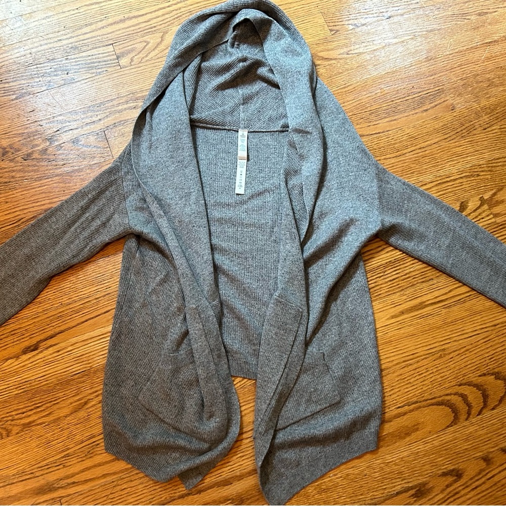 Lululemon size 4 hooded soft and trendy gray sweater!